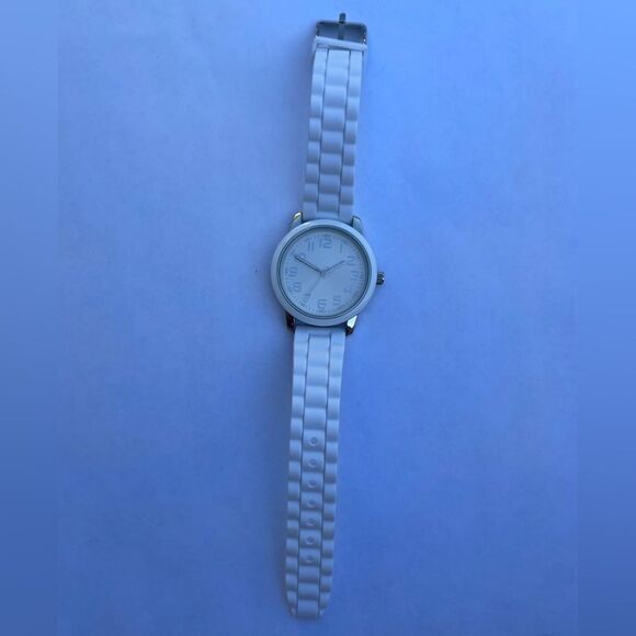 NWT White watch with silicone band - Picture 9 of 13